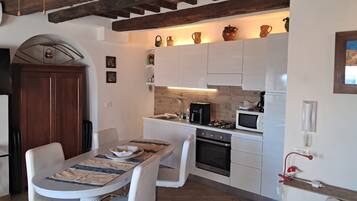 Frigorifero, microonde, forno, lavastoviglie