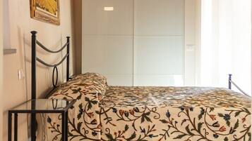 2 chambres, fer et planche à repasser, Wi-Fi gratuit, draps fournis