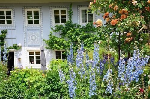 Stilvoll wohnen im kinderfreundlichen 'Künstlerhaus' in  idyllischer Lage.