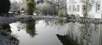 Live in style in the child-friendly 'Künstlerhaus' in an idyllic location.