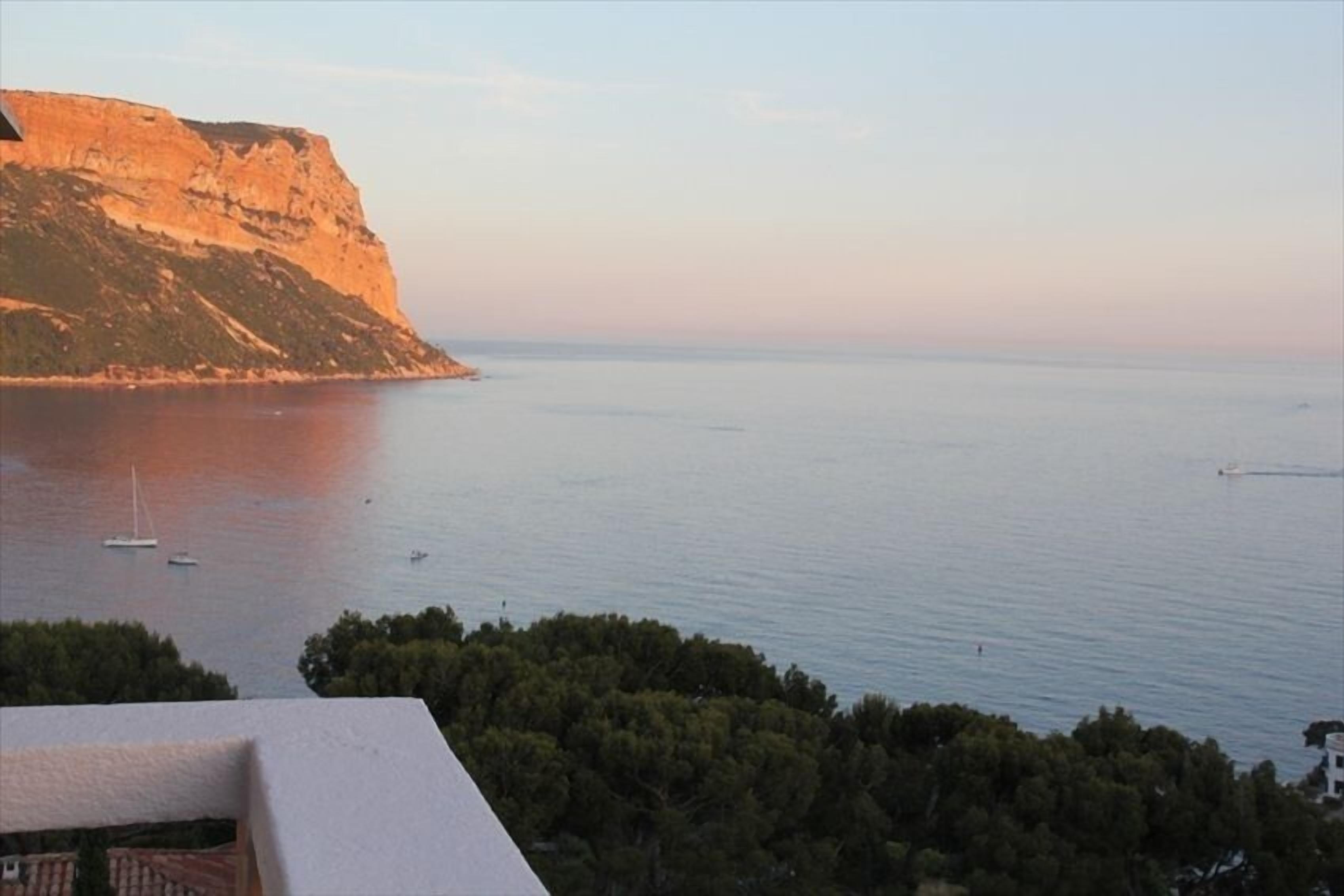 Awesome Apartment Ocean View Close to Beaches and Calanques