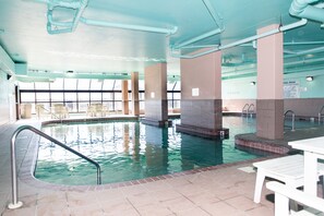 Sisäuima-allas, ulkouima-allas