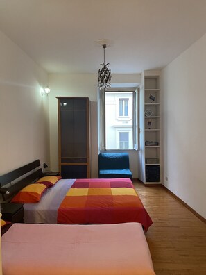 2 bedrooms, iron/ironing board, travel crib, free WiFi - Over the Roman ruins (Roma)