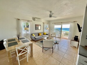 Smart-TV, DVD-spiller og stereoanlegg