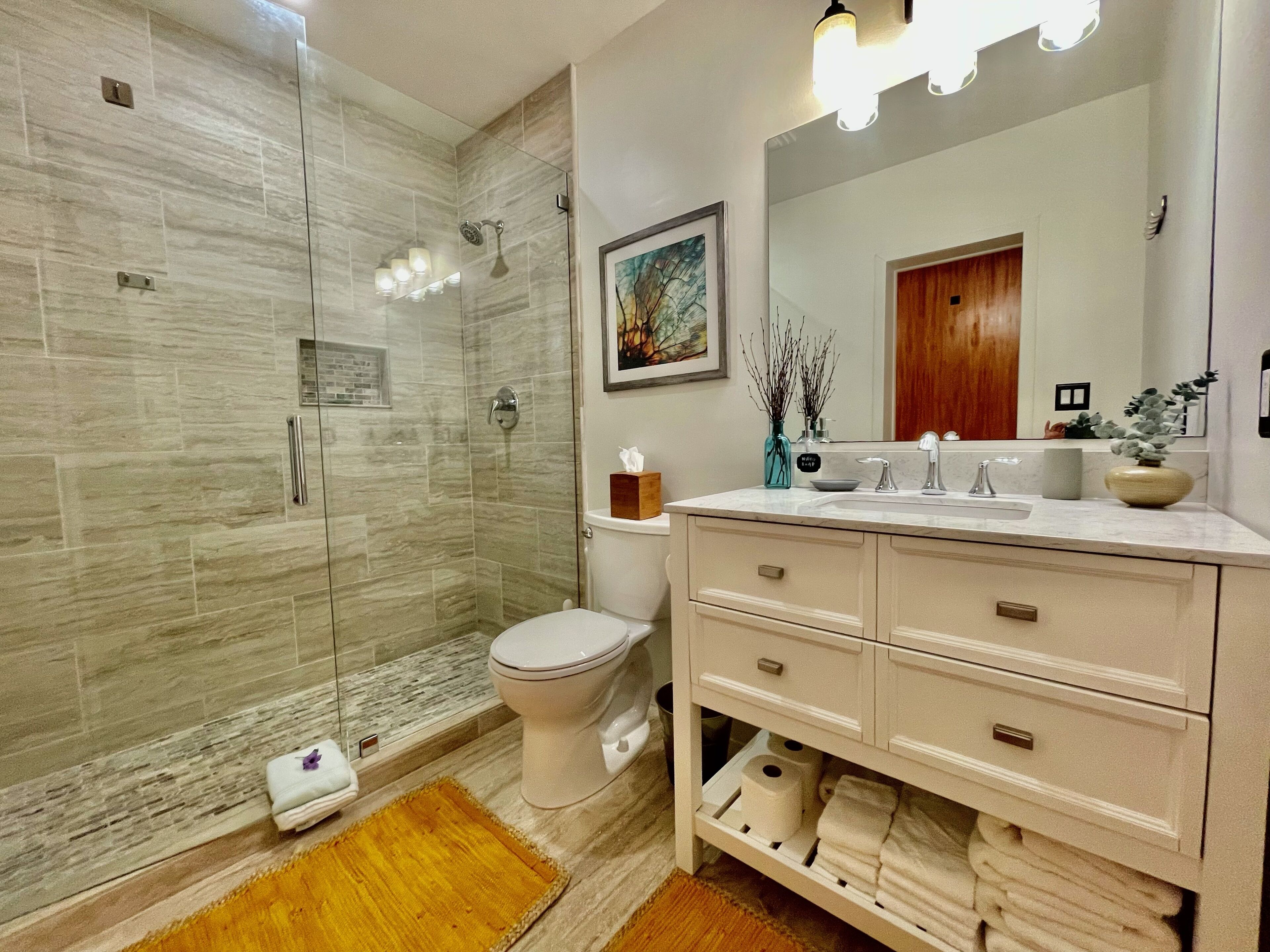 Combined shower/bathtub, hair dryer, towels, soap