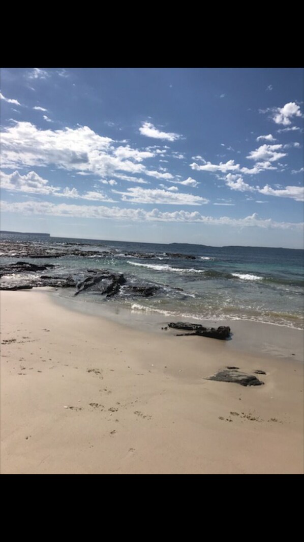 Sun-loungers - Beachfront house @ Plantation Point - Jervis Bay, Vincentia (Vincentia)