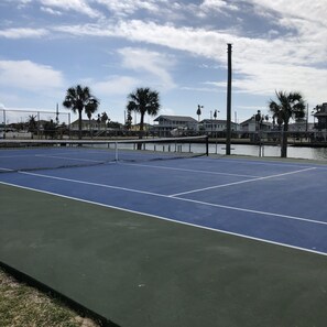 Sports court - Canal Front Home Close to the Beach! (Galveston)