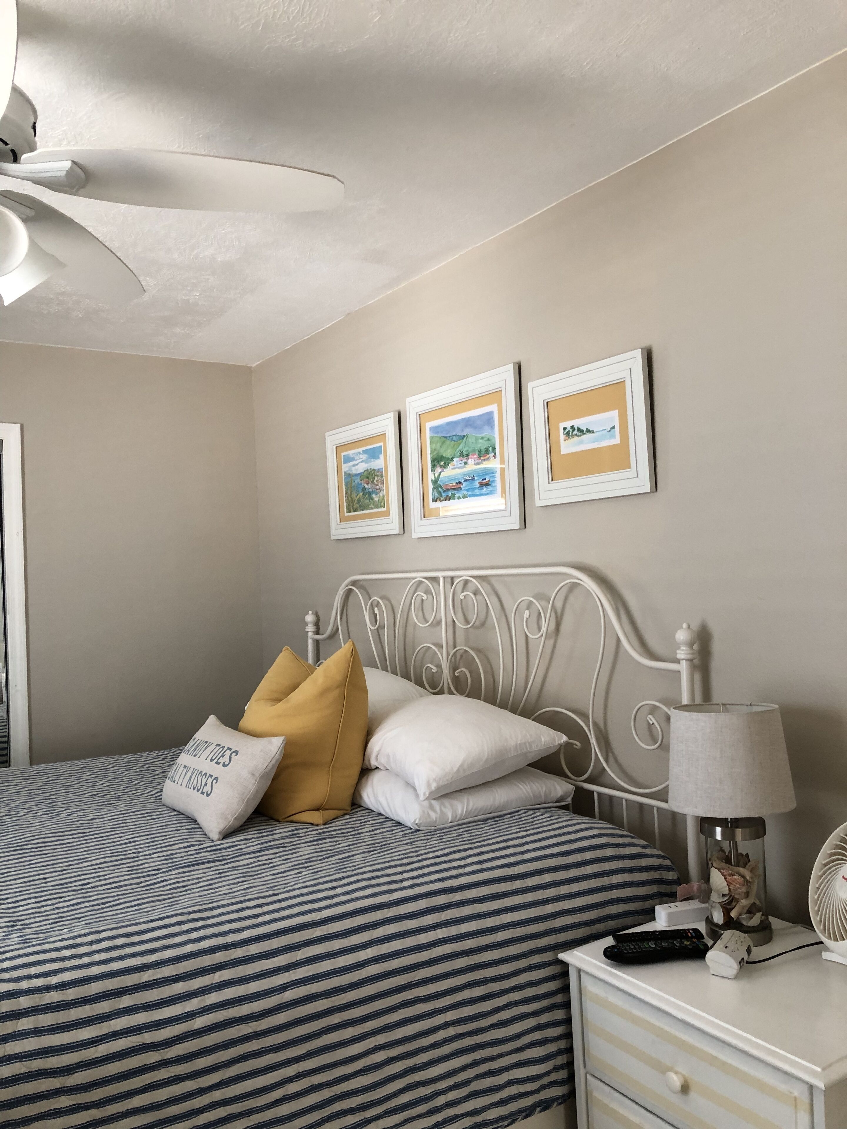 Canal Front Home Close to the Beach!