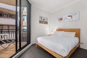 2 bedrooms, desk, iron/ironing board, WiFi