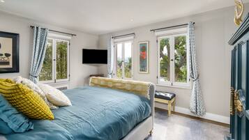 2 bedrooms, iron/ironing board, travel crib, free WiFi