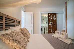 1 habitación, tabla de planchar con plancha, wifi y ropa de cama
