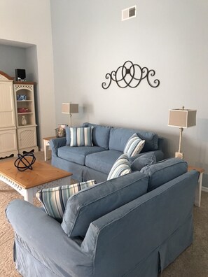 Smart TV, DVD player, stereo