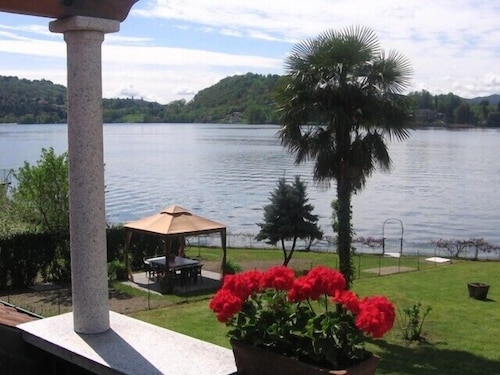 Luxuriöse Wohnung in einer Villa am Ufer des Lago d'Orta, 8 / 10 Personen