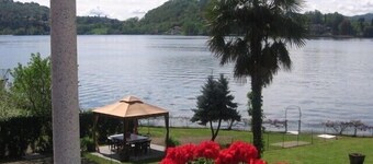 オルタ湖、ピエモンテの湖畔のヴィラにある豪華なアパートメント