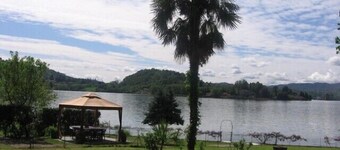 STUNNING LARGE APARTMENT WITH VIEW, GARDEN AND DIRECT ACCESS TO LAKE ORTA