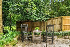 Property grounds - Executive Emory studio, sleeps 2 (Atlanta)
