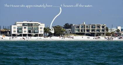 Great Studio - Under 2 minute walk to beach where dogs are welcome