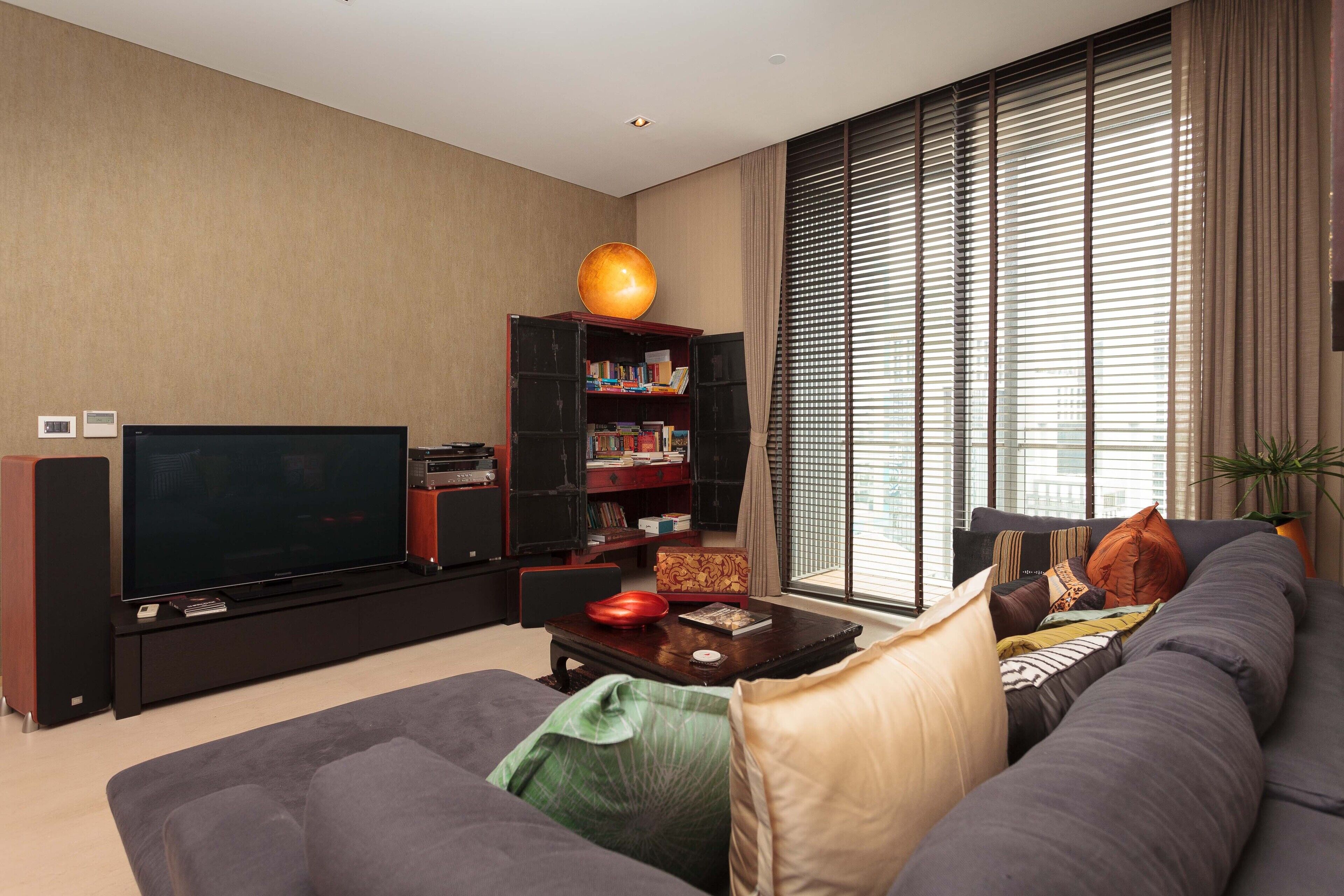 Elegant 2 BDRM Condo in Heart of Bangkok near Silom & Lumpini Park