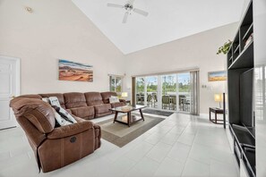 TV, offices - SWISS 23 - Lake Stephanie (Clermont)