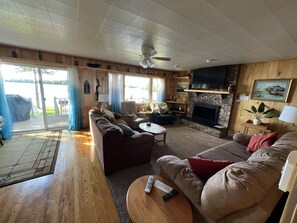 Smart-TV, Kamin, DVD-Player