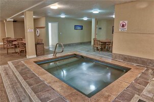 Bañera de hidromasaje cubierta