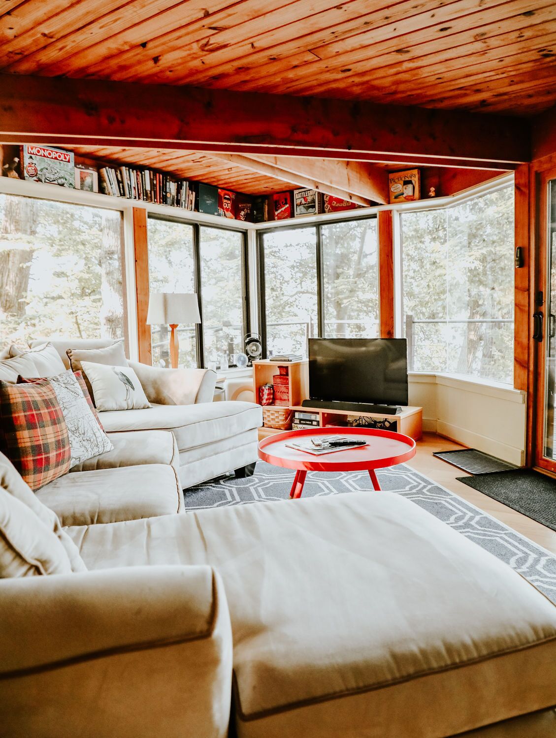 Contemporary waterfront house with private dock & kayaks!