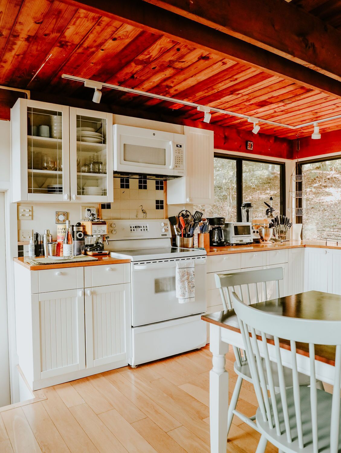 Contemporary waterfront house with private dock & kayaks!