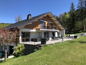 Exterior - 3 * 85 m2 independent apartments in contemporary house with PRIVATE GARAGE (Les Rousses)