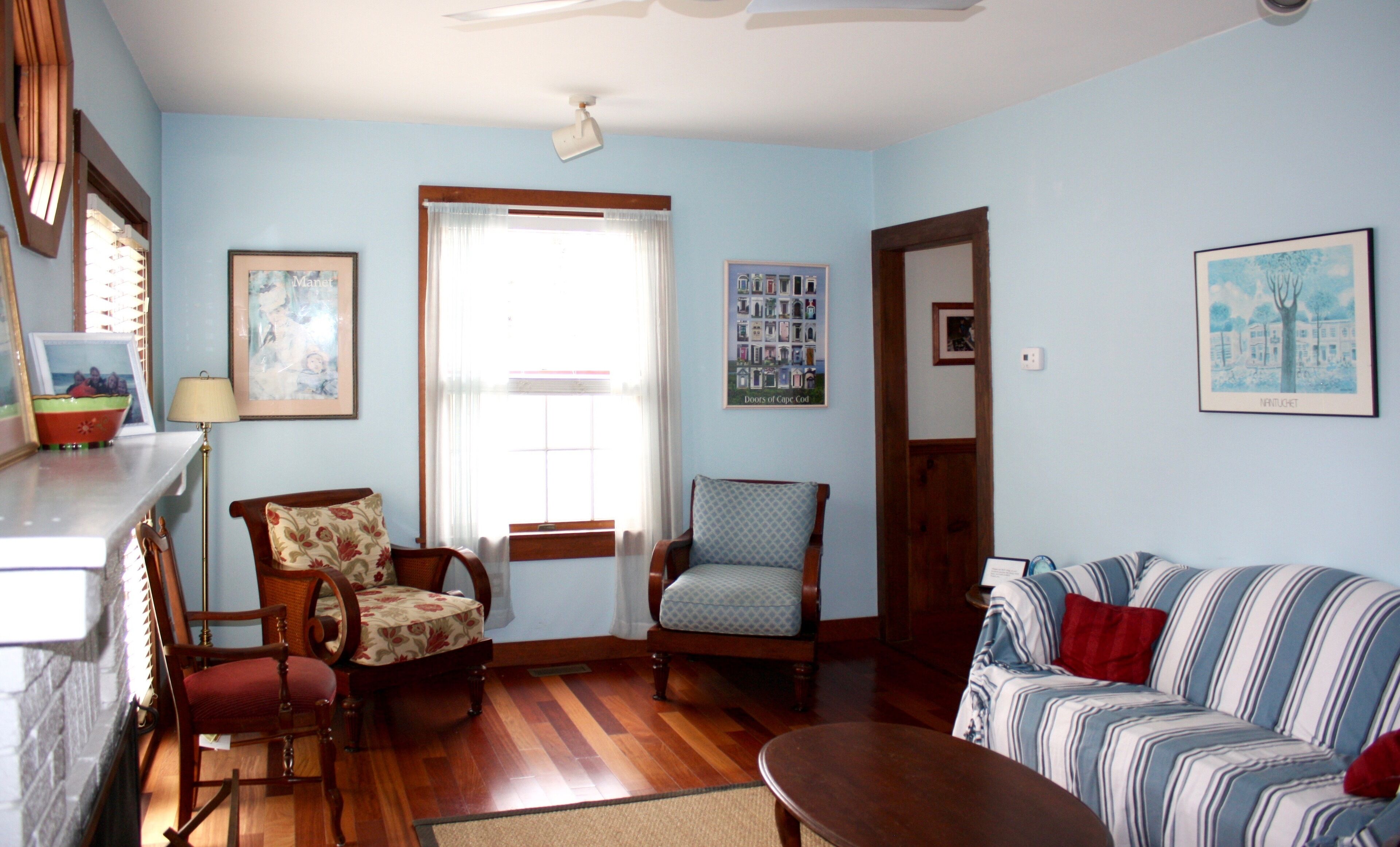 Near Chapoquoit & Old Silver! Walk to Beach, Bike Path, Market, Ice Cream, Cafe