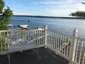 Property grounds - Casa Carmela — Lakefront Home on Owasco Lake — Upscale Stunning Retreat (Auburn)