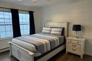 4 bedrooms, free WiFi, bed sheets - Casa Carmela — Lakefront Home on Owasco Lake — Upscale Stunning Retreat (Auburn)