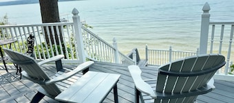 Owasco Lake Beach Front Home on upeat näkymät 
