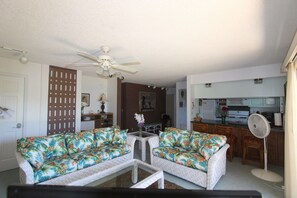 Een televisie en een dvd-speler