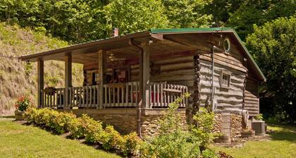 Discounted Rates! Touch the STARS! at Asheville's Authentic 1890's Log Cabin!