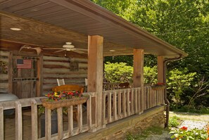 Terrace/patio - Discounted Rates! Touch the STARS! at Asheville's Authentic 1890's Log Cabin! (Leicester)