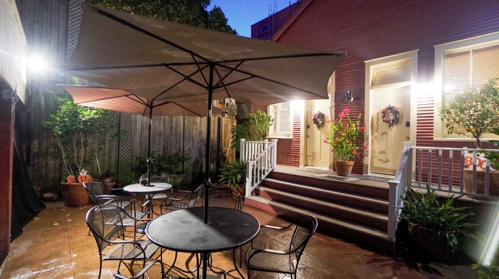 Outdoor dining