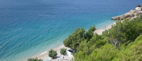 Plage à proximité, chaises longues