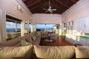 Smart TV, books, stereo - Villa Albatross Nest with Stunning Panoramic Sea View (Gros Islet)