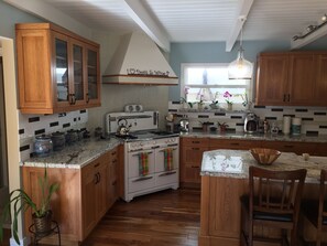 Fridge, microwave, oven, stovetop - Experience it all! Enjoy the beach, pool, & spa in a family friendly atmosphere. (Manhattan Beach)