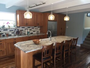 Fridge, microwave, oven, stovetop - Experience it all! Enjoy the beach, pool, & spa in a family friendly atmosphere. (Manhattan Beach)