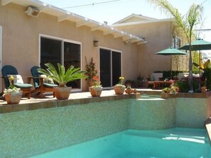 Terrace/patio - Experience it all! Enjoy the beach, pool, & spa in a family friendly atmosphere. (Manhattan Beach)