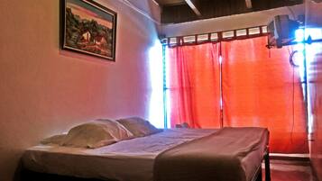 Economy Double Room, 1 King Bed, Shared Bathroom | In-room safe, free WiFi, bed sheets