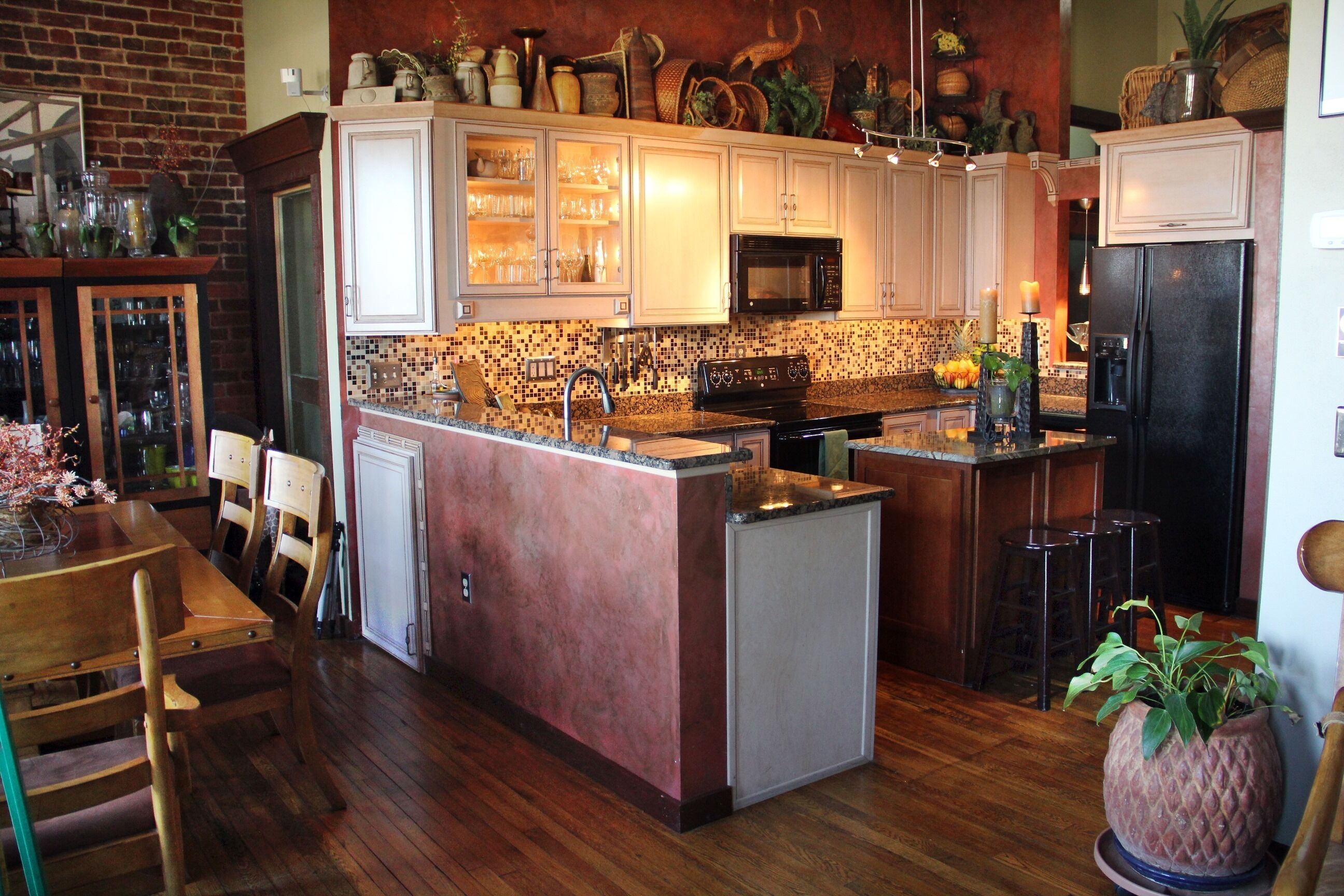 Downtown Loft in the Heart of Historic Hendersonville!  Best Main St Location!