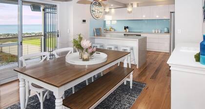 Busselton Beach House "Luxury Beach Front & Spacious 2 Storey Home"