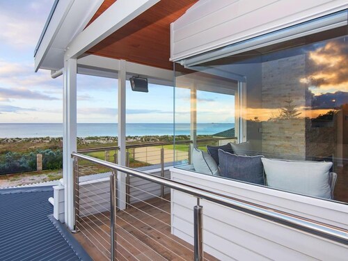 Busselton Beach House "Luxury Beach Front & Spacious 2 Storey Home"
