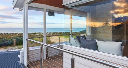 Busselton Beach House "Luxury Beach Front & Spacious 2 Storey Home"