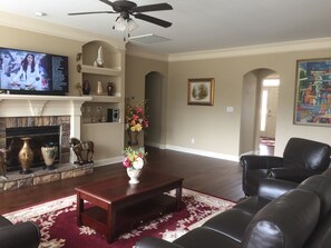 TV, fireplace - New Listing! Fully furnished! Available for Master's!! (Augusta)