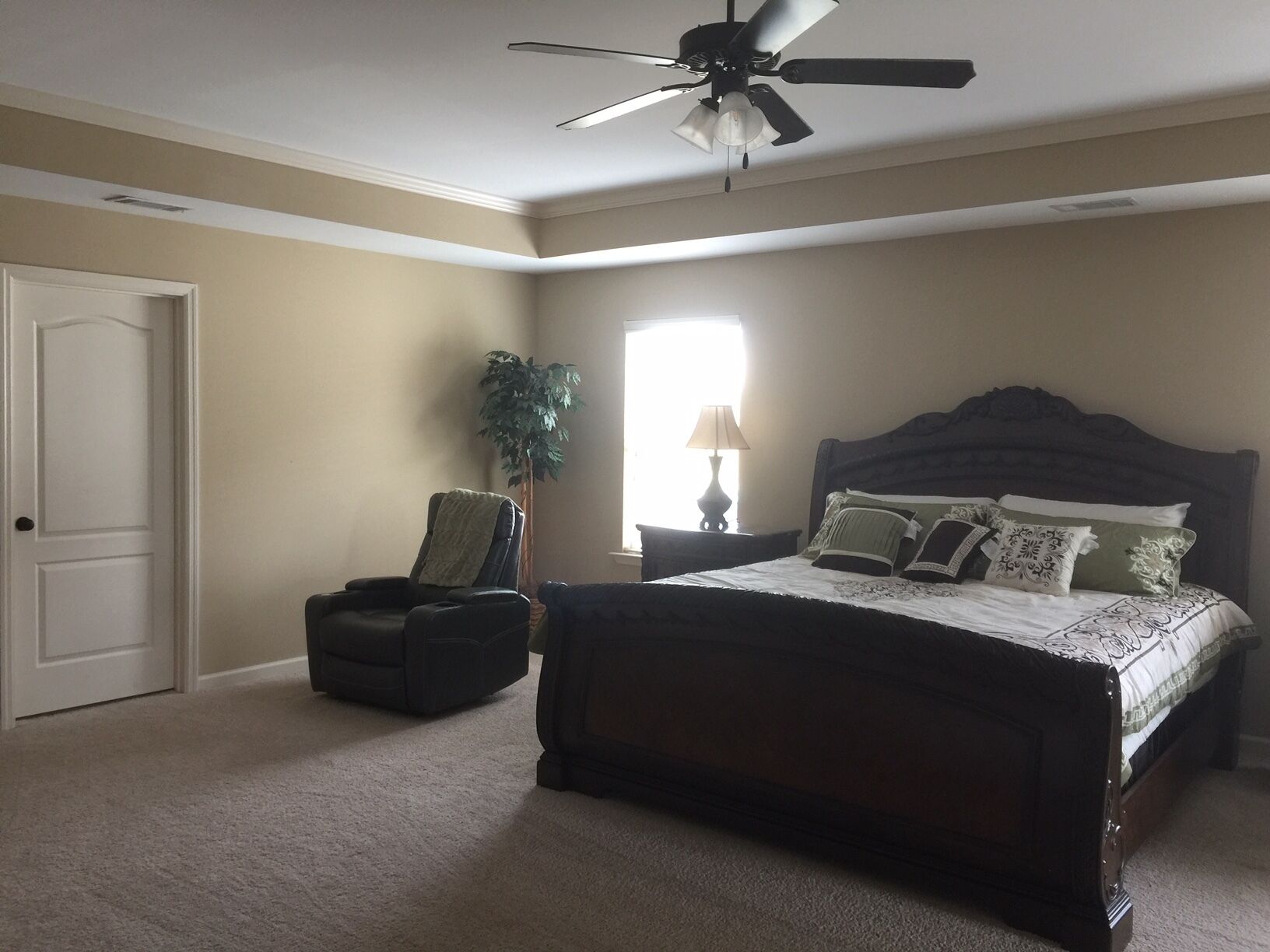 New Listing! Fully furnished! Available for Master's!!