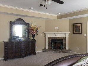 Interior - New Listing! Fully furnished! Available for Master's!! (Augusta)