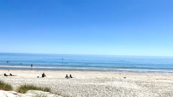 Beach nearby, sun-loungers, beach towels